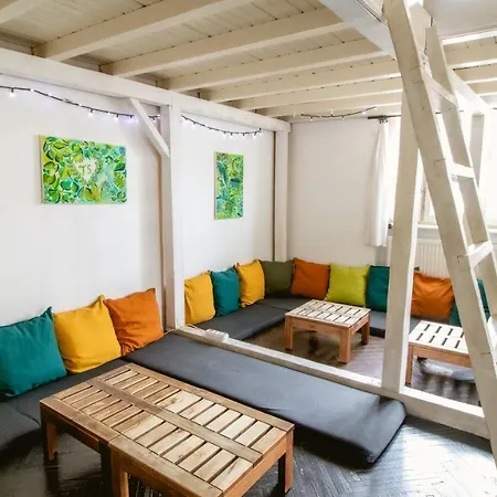 Hostal T5 Social