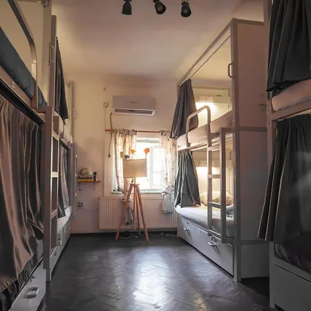 Hostal T5 Social